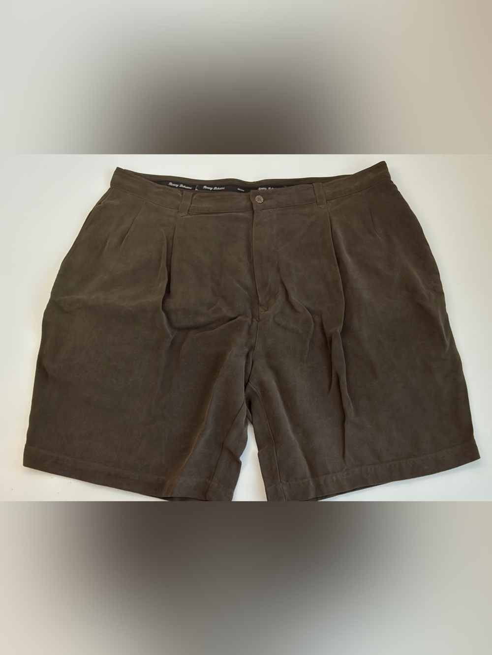Tommy Bahama 100% Silk Brown Pleated Dress Shorts Sz 40 Coastal Beach 8.5” Insea